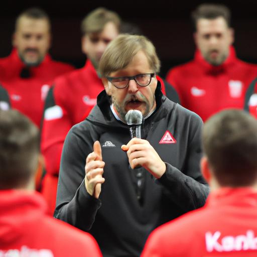 HLV Jurgen Klopp đang động viên và khích lệ các cầu thủ Liverpool.