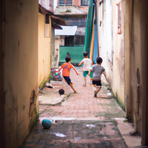 Nhóm trẻ em chơi bóng đá trong hẻm nhỏ tại Việt Nam.