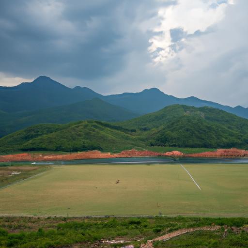 Sân bóng đá bao quanh bởi núi non tại Việt Nam.